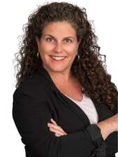 Carinne Weaver headshot