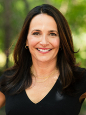 Hillary Gail Rinehardt headshot