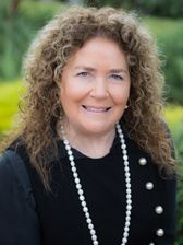 Kathleen Janetatos Smith headshot