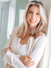 Lauren Elizabeth Pozna headshot