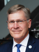 Peter Samuel Holmes headshot