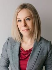 Rebecca J. Braun headshot