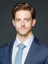 Sean Robert Evans headshot